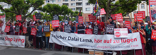 The Dalai Lama And The Shugden Cult What Is At Stake In This Conflict Dalai Lama Protesters Info