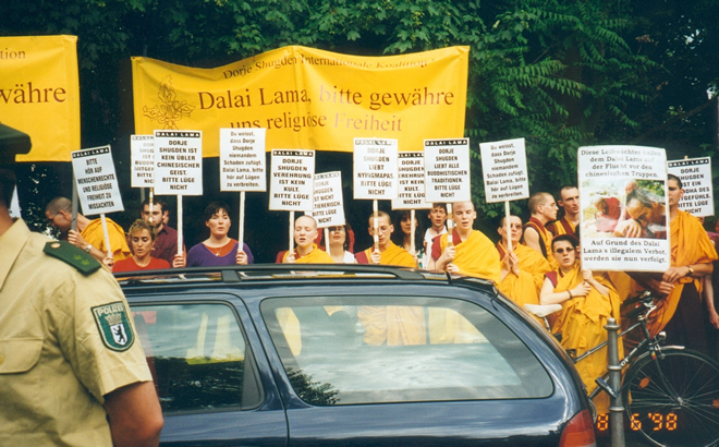 Dalai Lama protesters Berlin, 1998